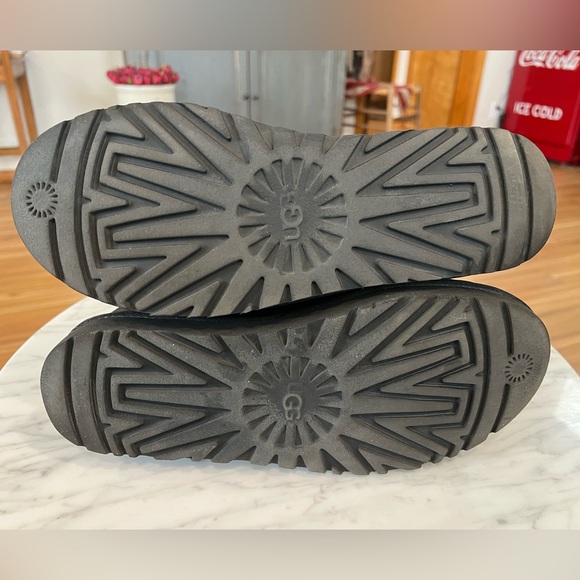 UGG Classic Short Black Leather Boots size 9 - Picture 6 of 9